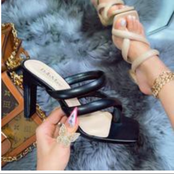 Sold out - Picture 3 of 6